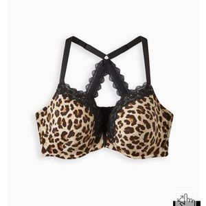 Torrid front closure bra. lightly lined T-shirt bra w/ underwire size 46 DD